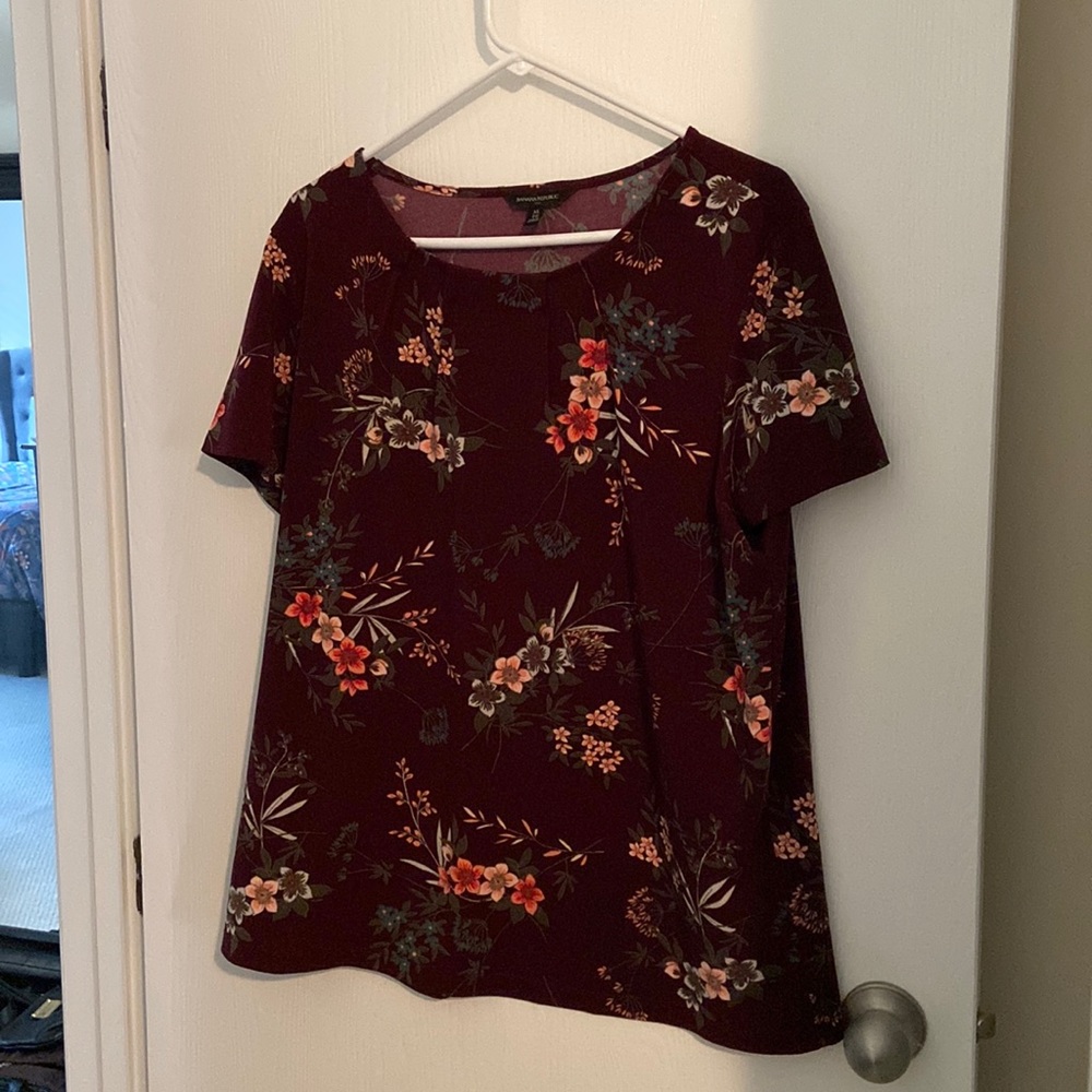 Banana Republic XL maroon floral tee